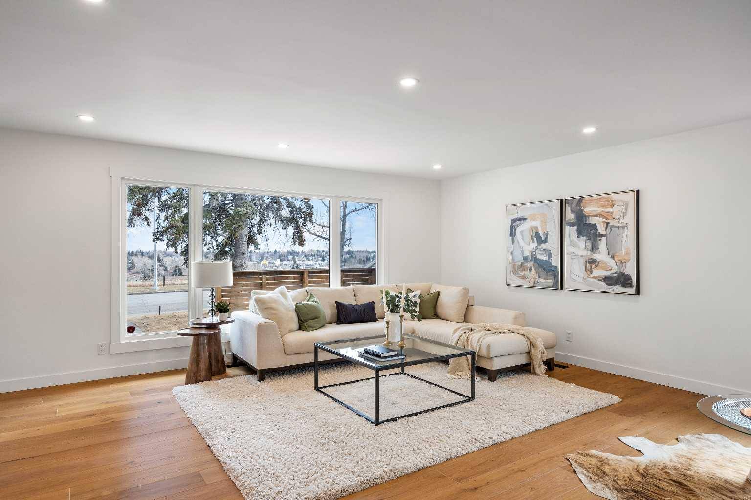 Calgary, AB T2J 3K2,1040 Lake Ontario DR SE
