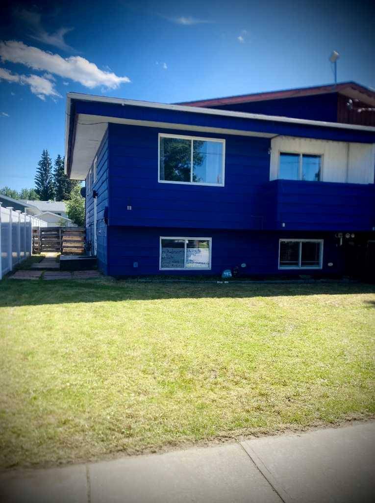 4417B 47A AVE, Sylvan Lake, AB T4S 1N4
