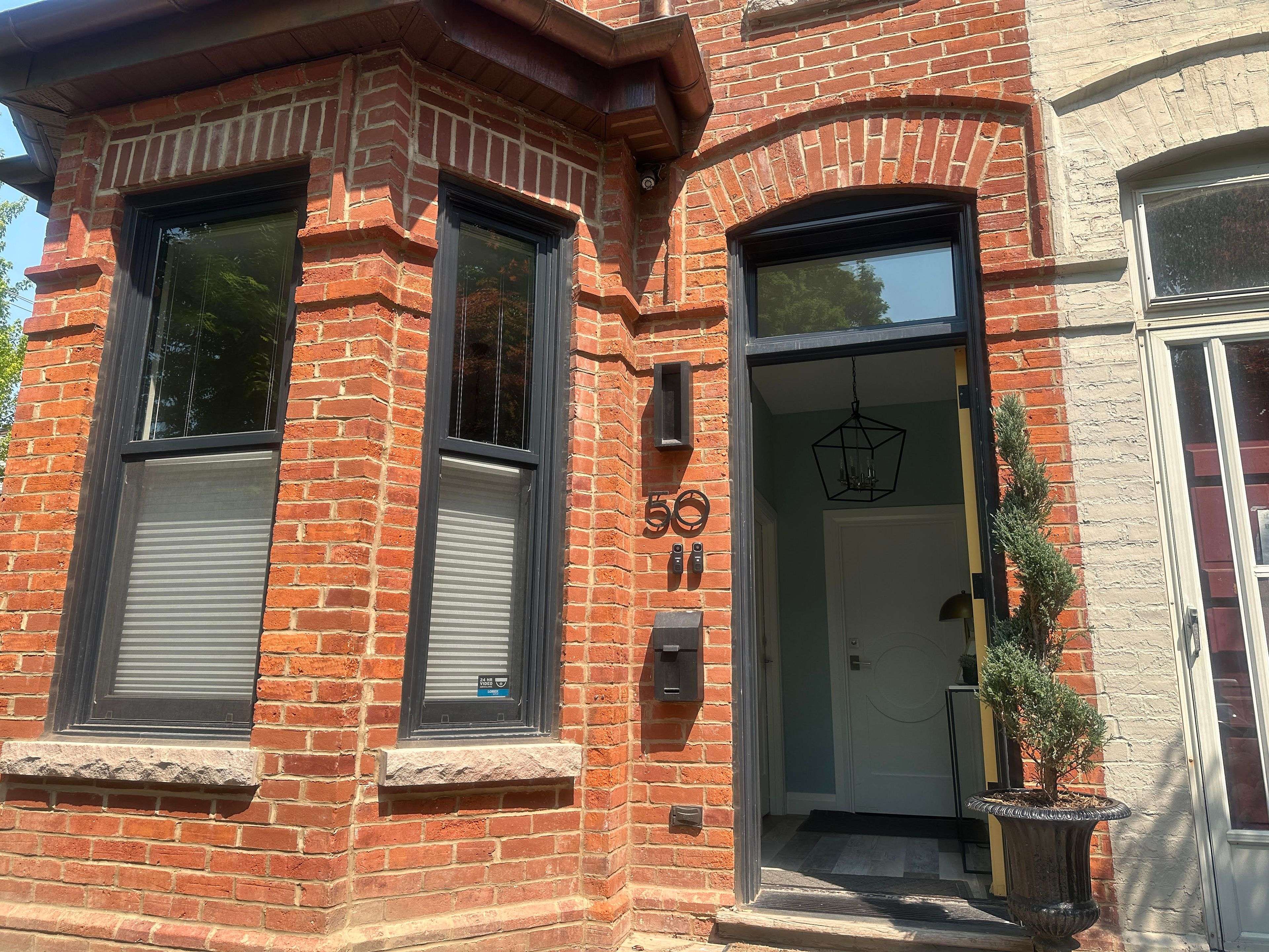 Toronto C01, ON M5S 1B7,50 Russell ST #2