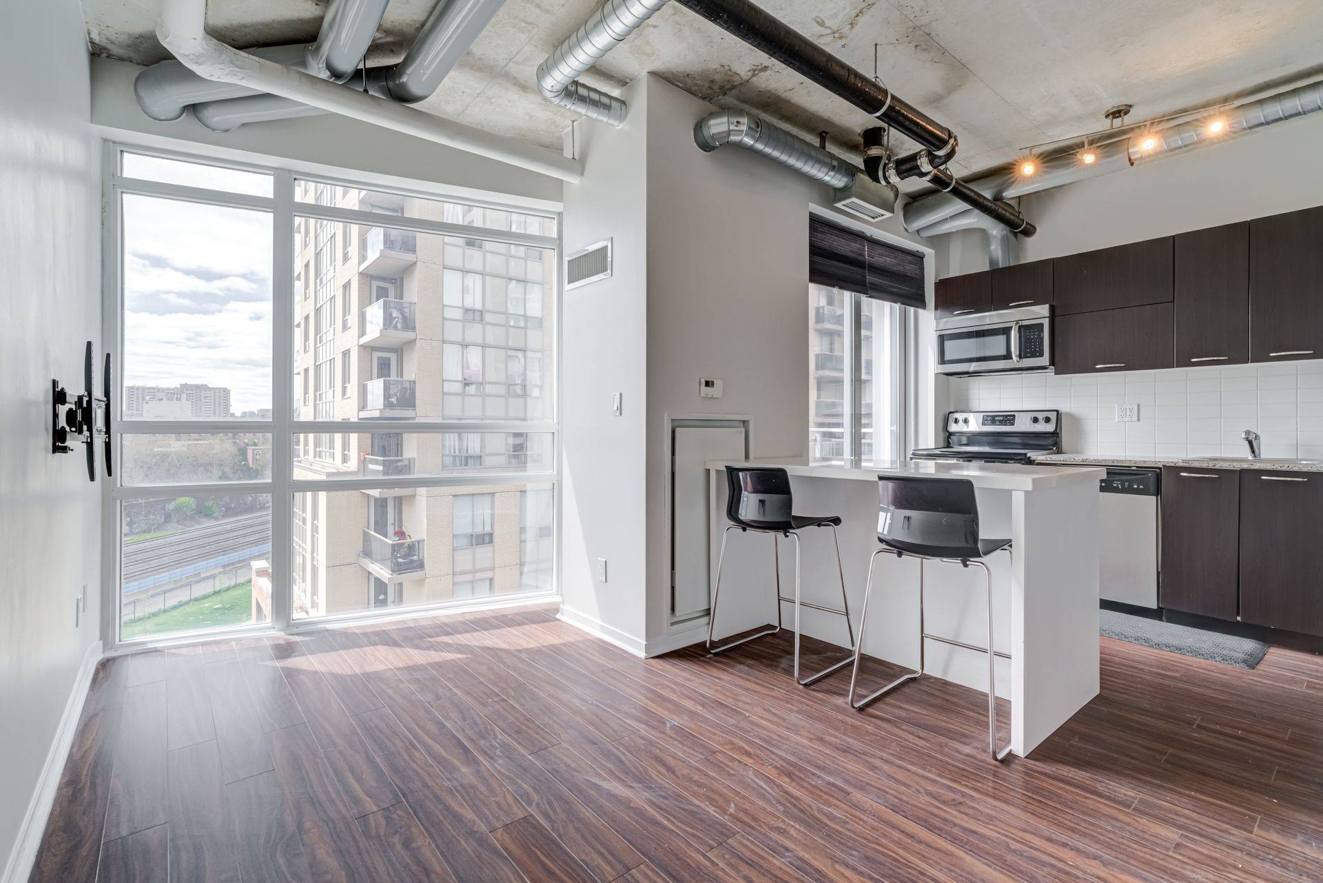 170 Sudbury ST #802, Toronto C01, ON M6J 0A1