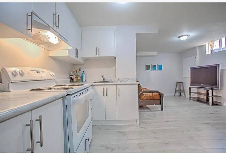 Toronto E11, ON M1B 6E9,6 Muskox DR #Bsmt