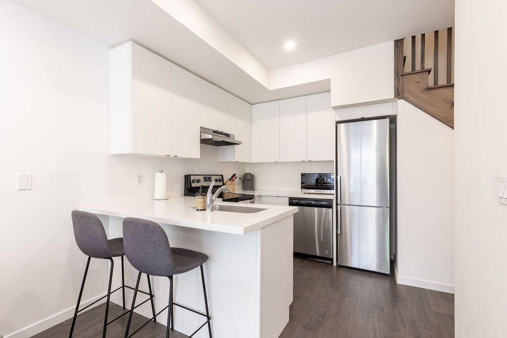 Aurora, ON L4G 3G5,500 Alex Gardner CIR #93