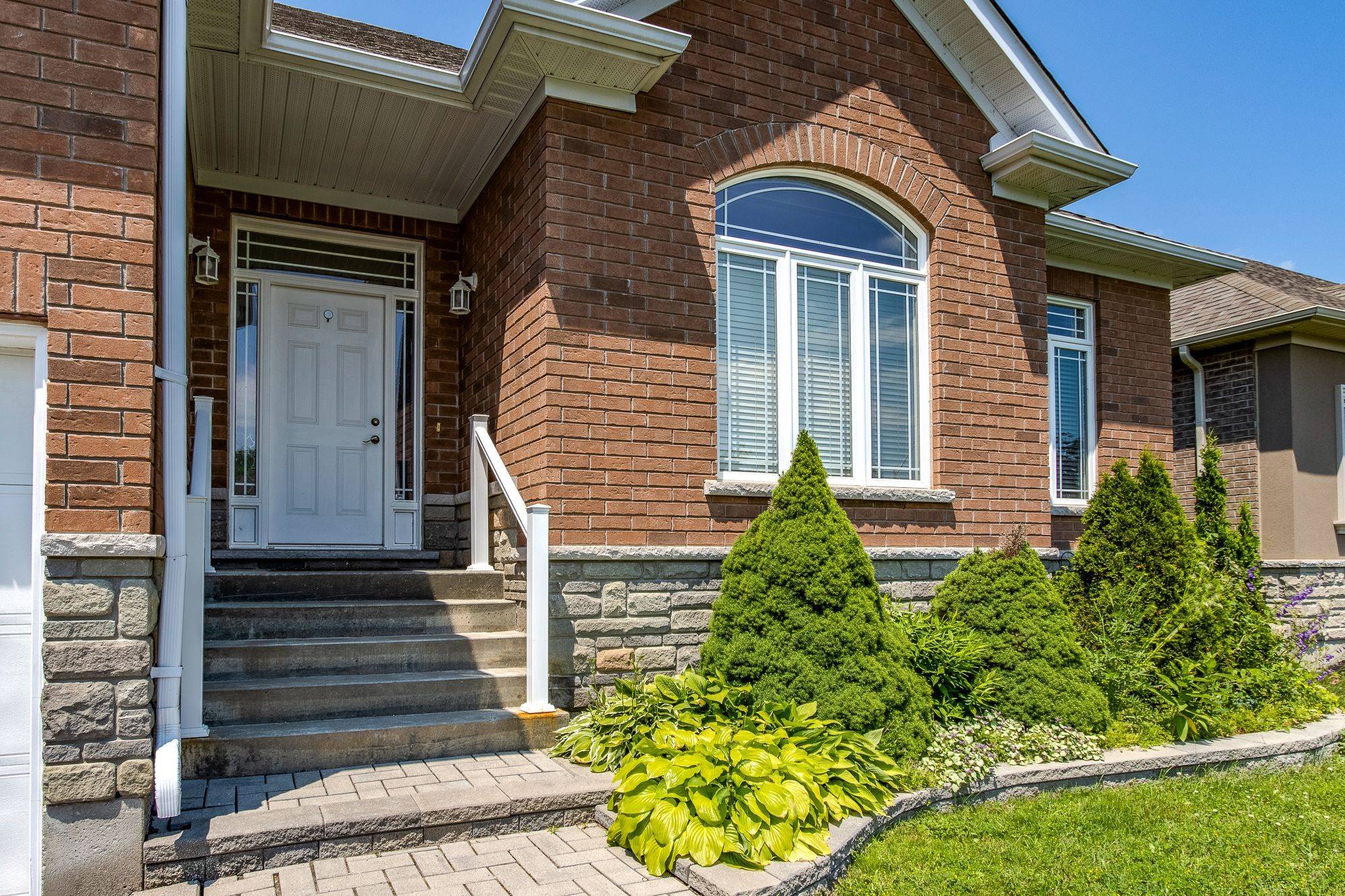 Midland, ON L4R 0A6,426 Russ Howard DR