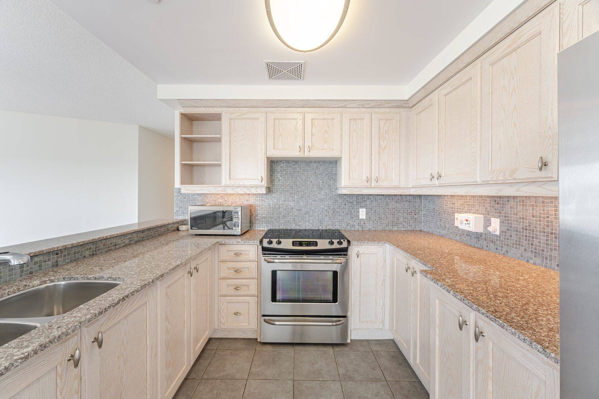 Mississauga, ON L5L 0A9,1665 The Collegeway N/A #1806