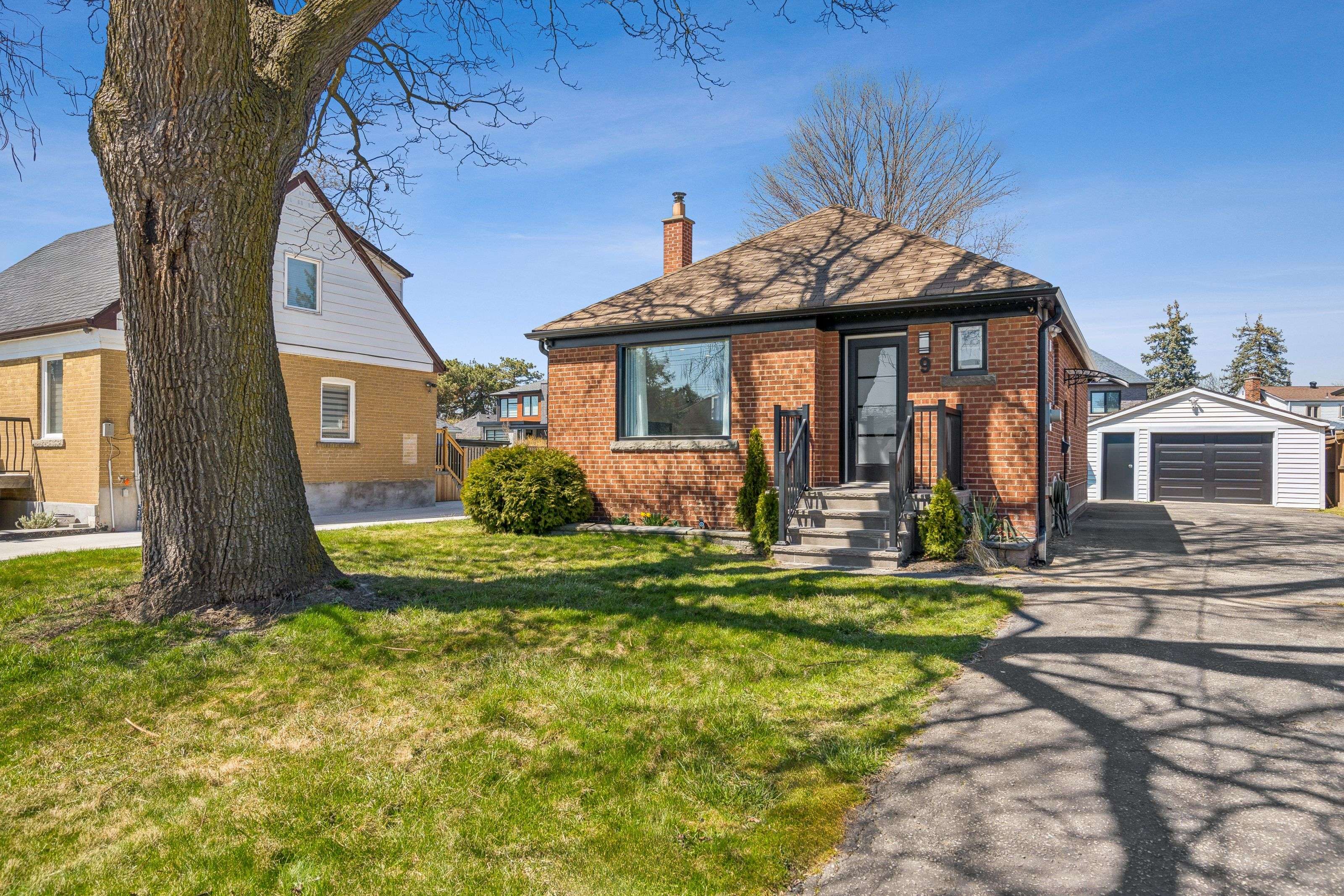 Toronto W04, ON M6M 2Z9,9 Nordale CRES
