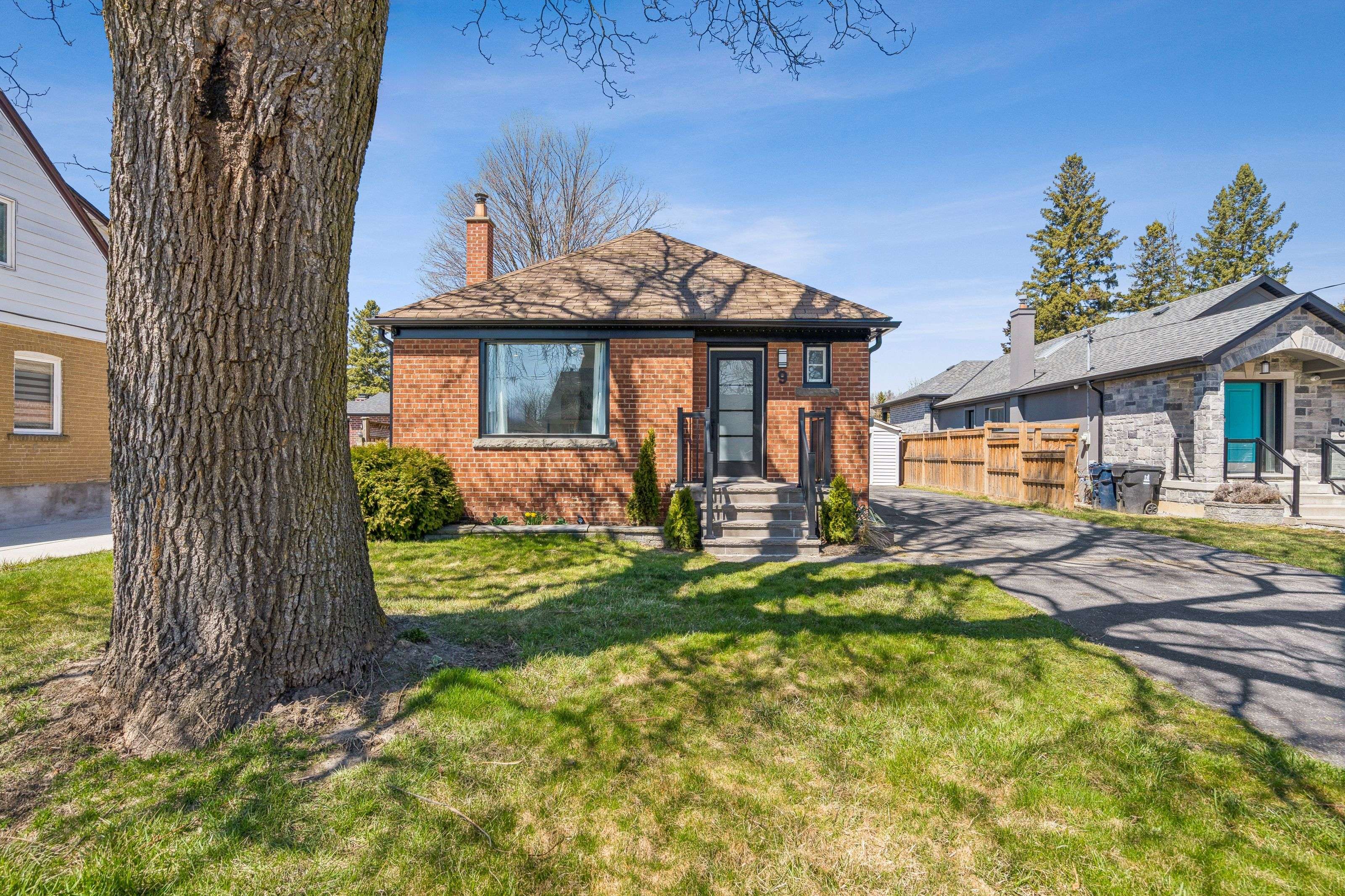 Toronto W04, ON M6M 2Z9,9 Nordale CRES