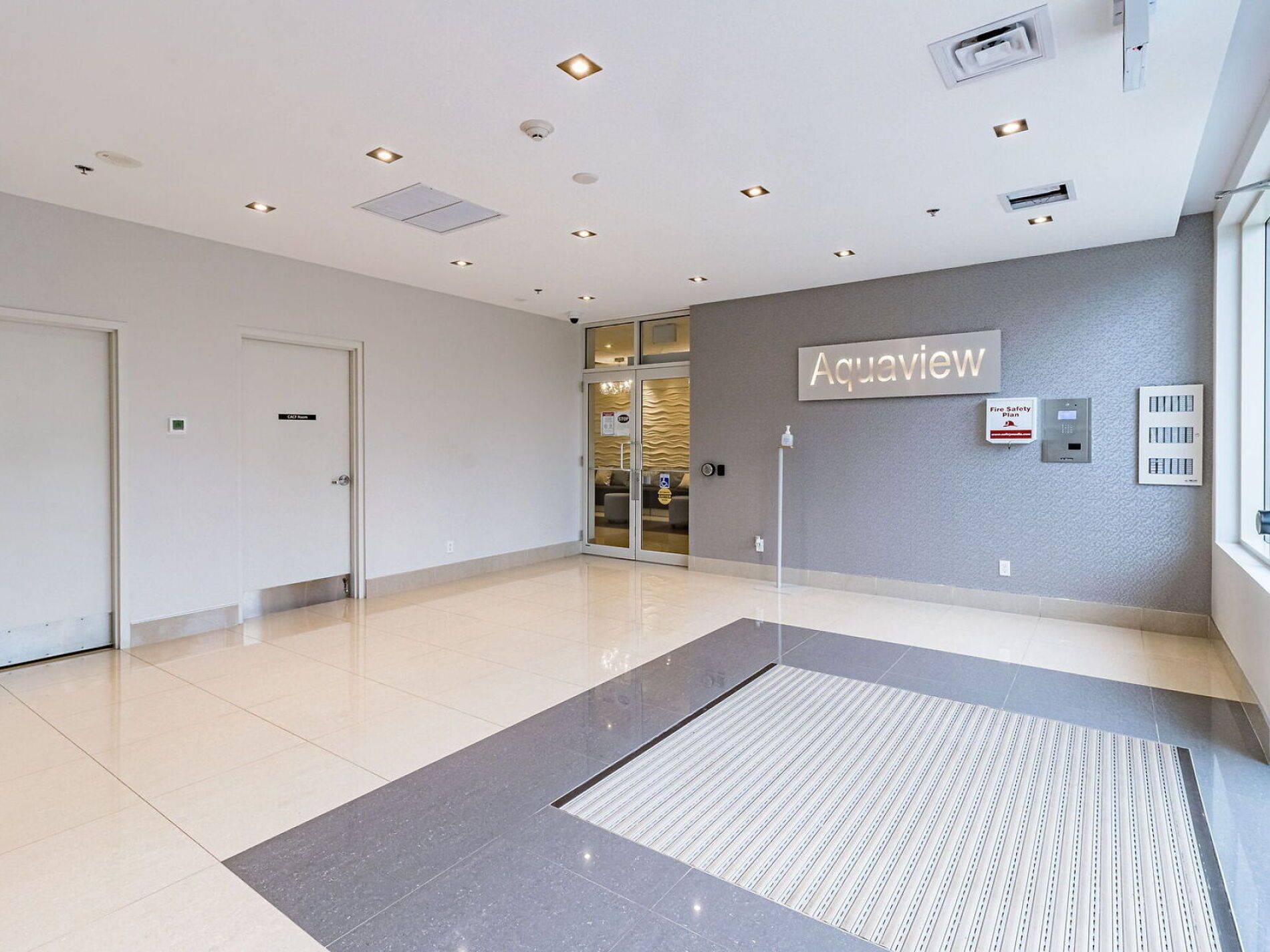 Toronto W06, ON M8W 0A2,3865 Lake Shore BLVD W #401