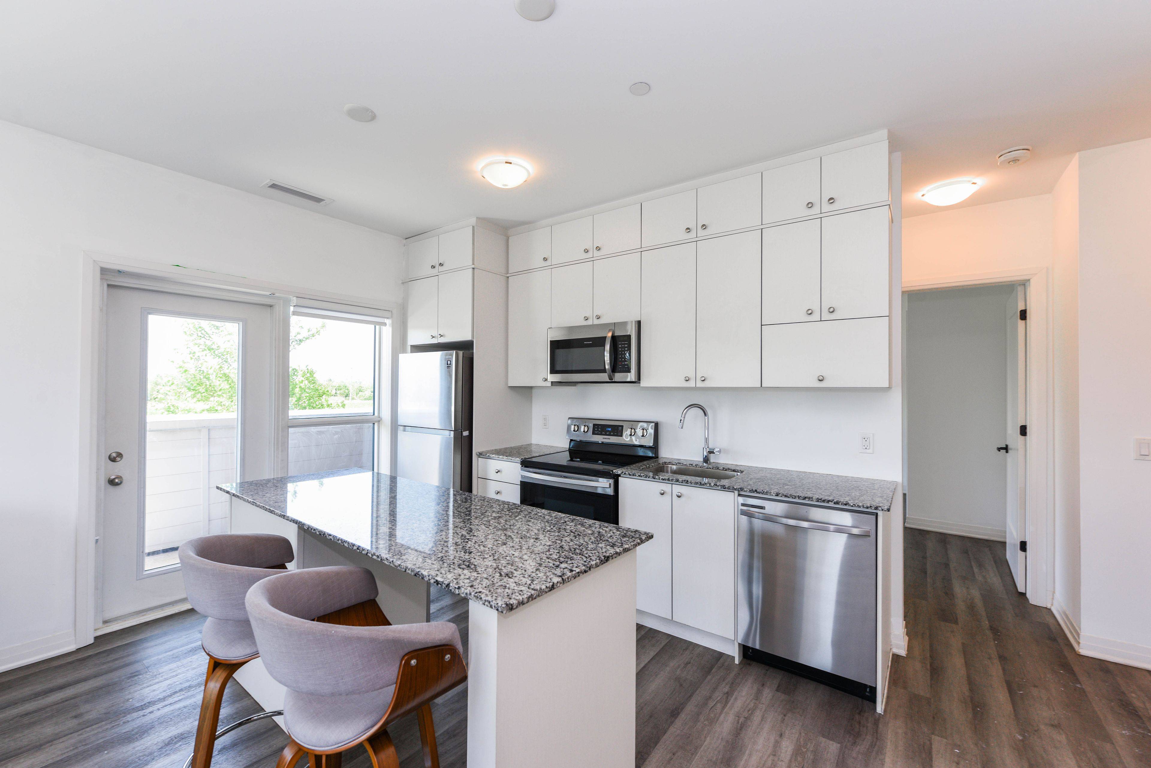 Oakville, ON L6H 0X2,102 Grovewood Common #123