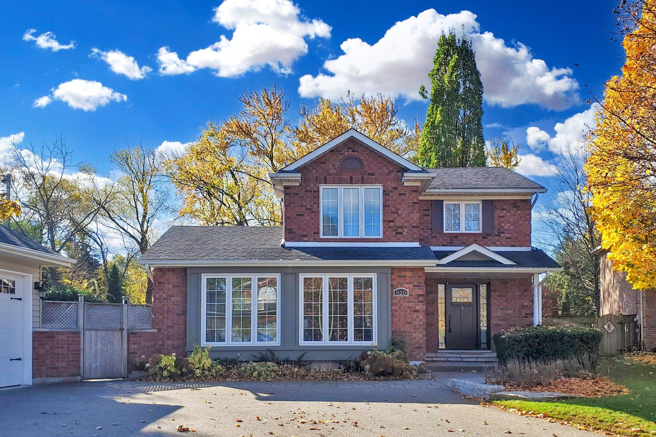 Burlington, ON L7R 4J3,920 Glendale CT