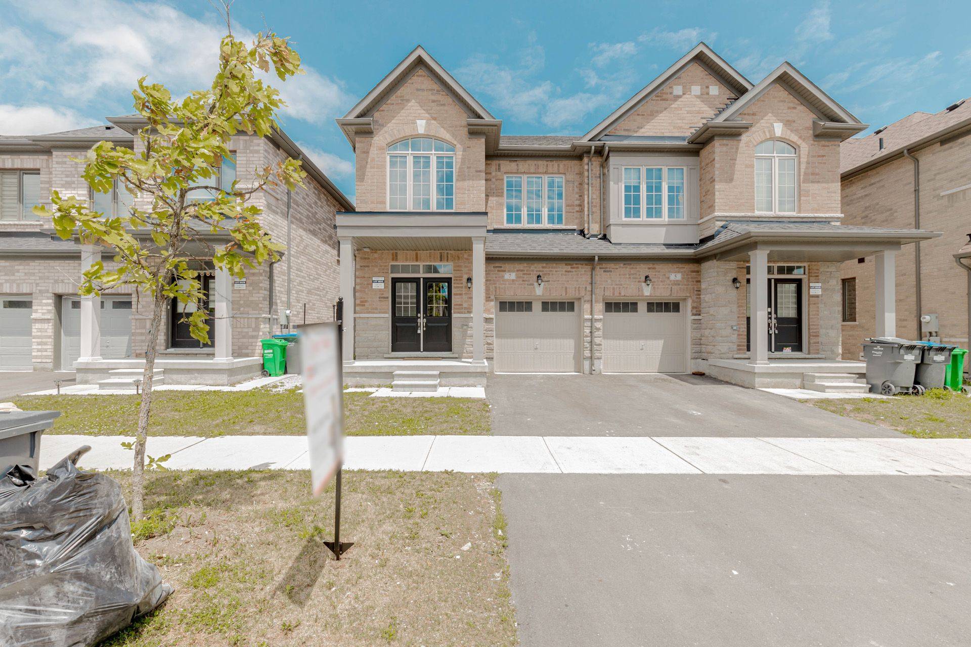 Brampton, ON L7A 5A6,7 Truffle CT