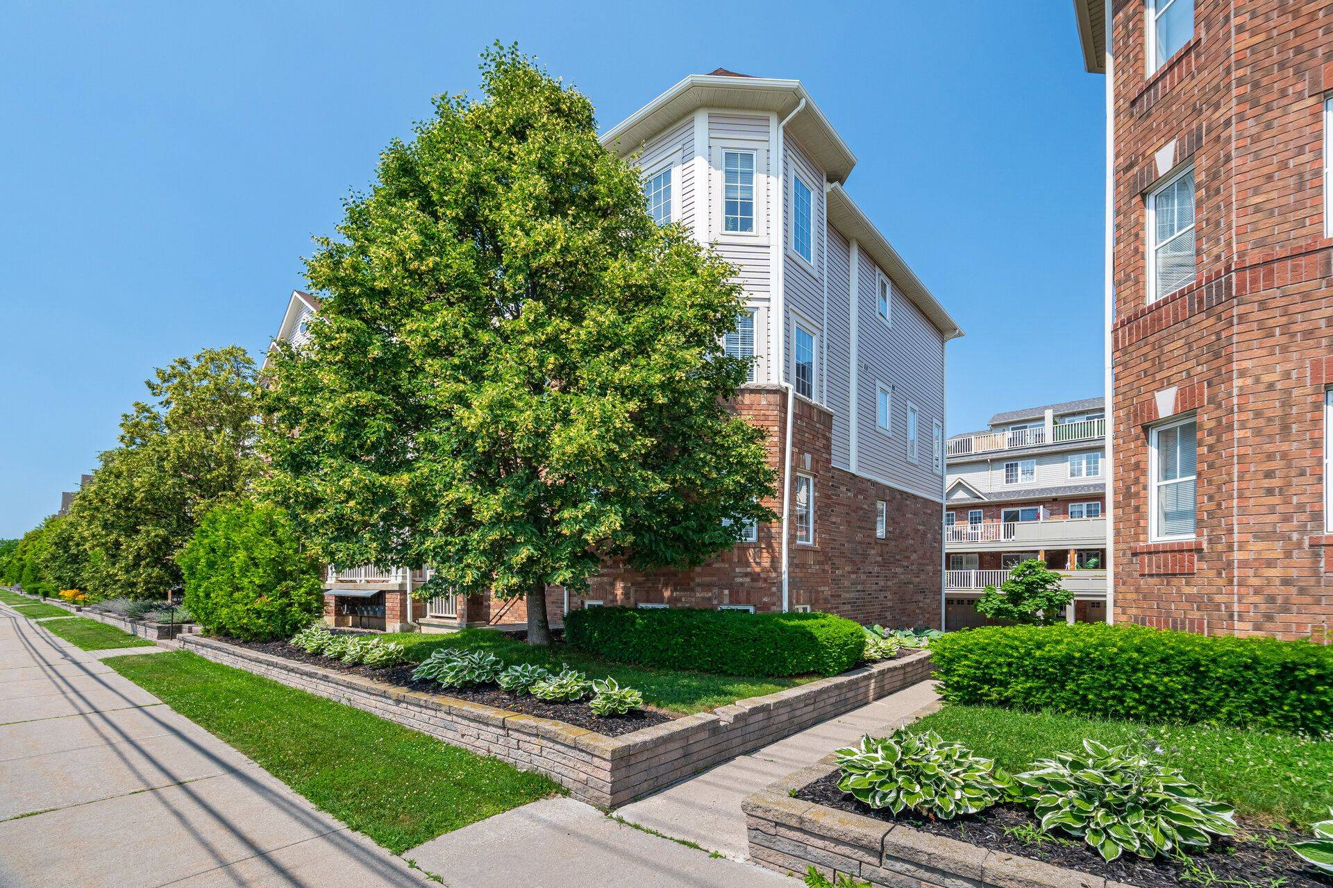 613 Dundas ST #1, Mississauga, ON L5B 0B5