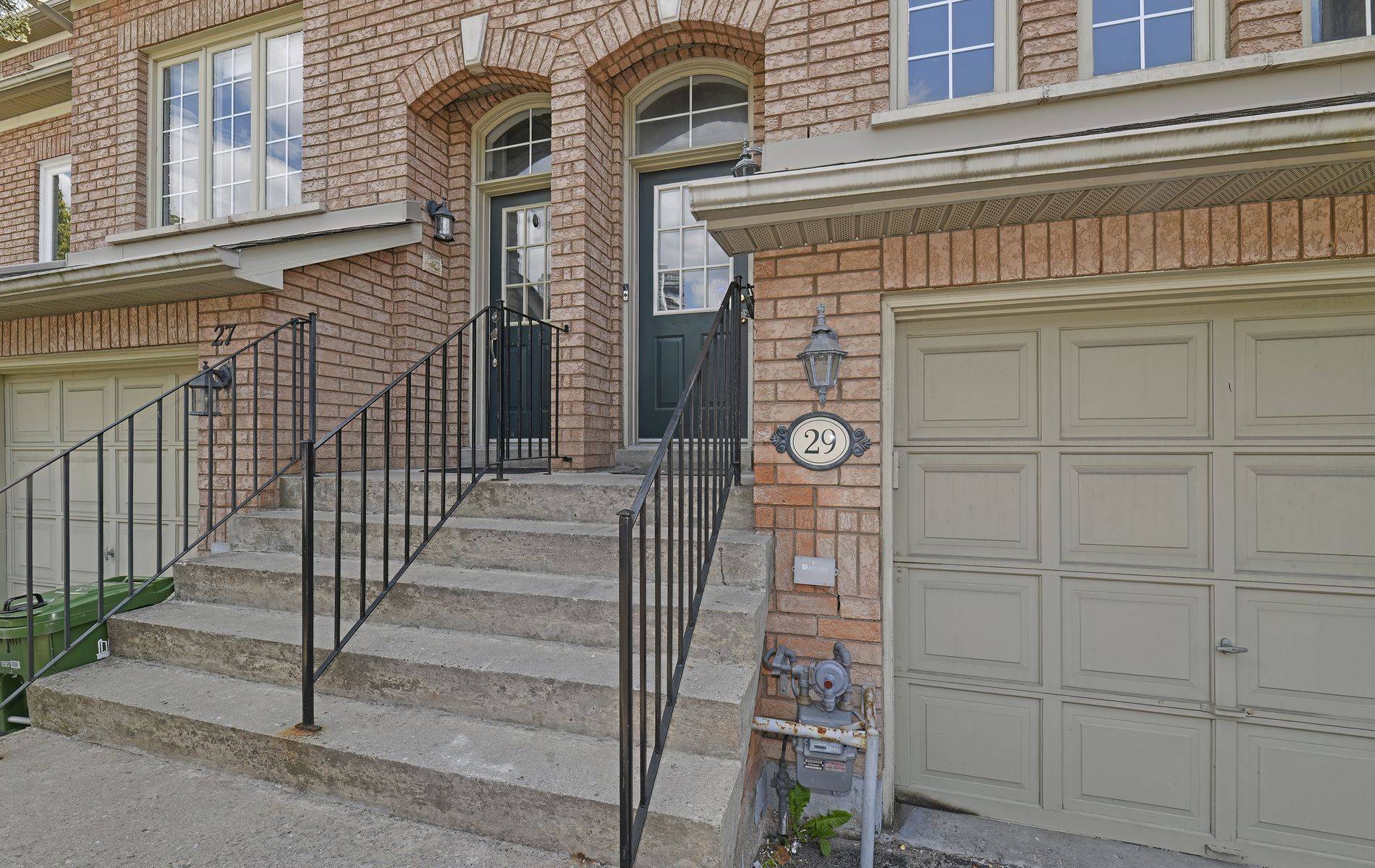 Toronto W06, ON M8V 4A6,29 Harbourview CRES
