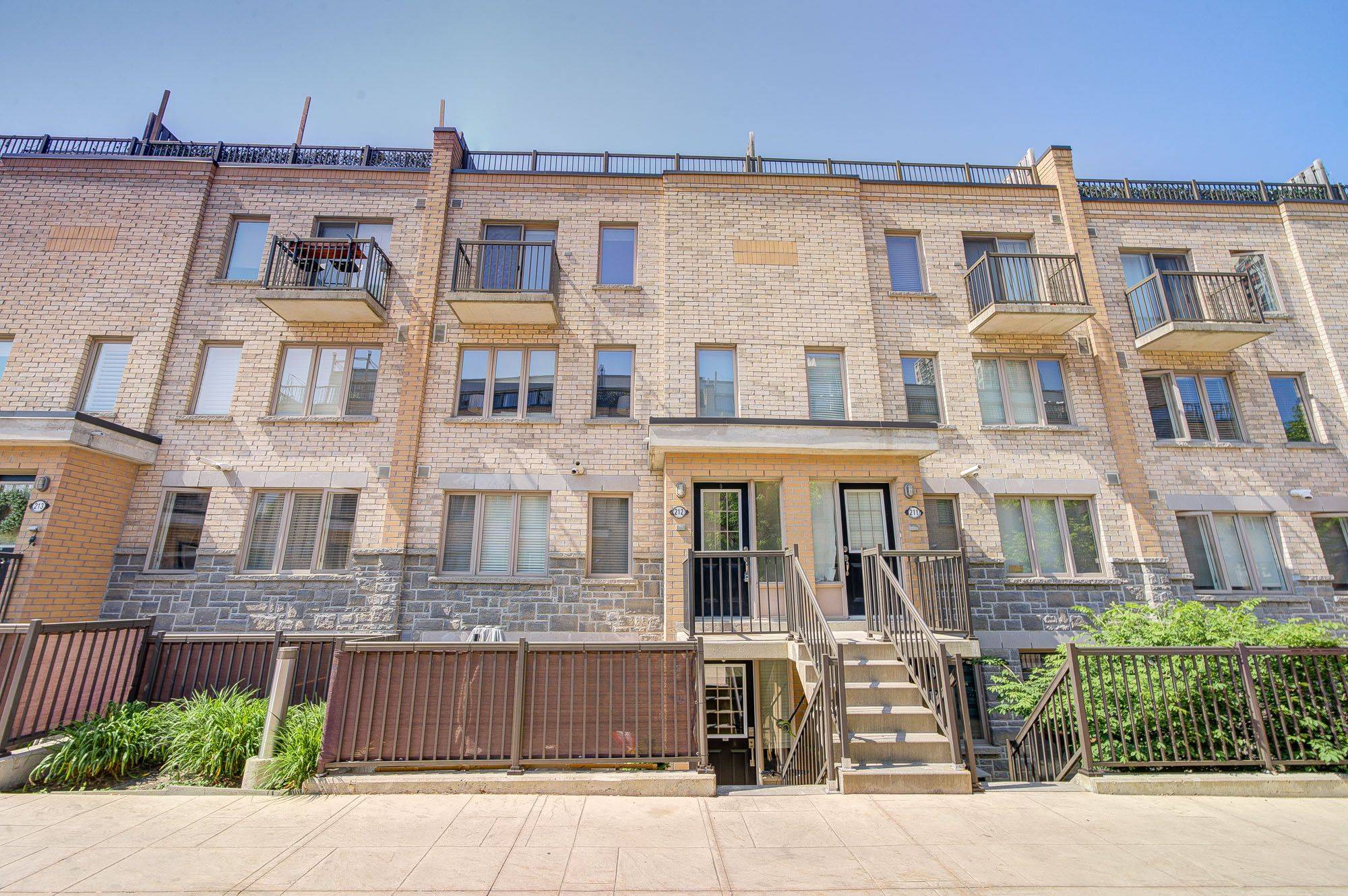 Toronto W02, ON M6H 0A9,16 Foundry AVE #212