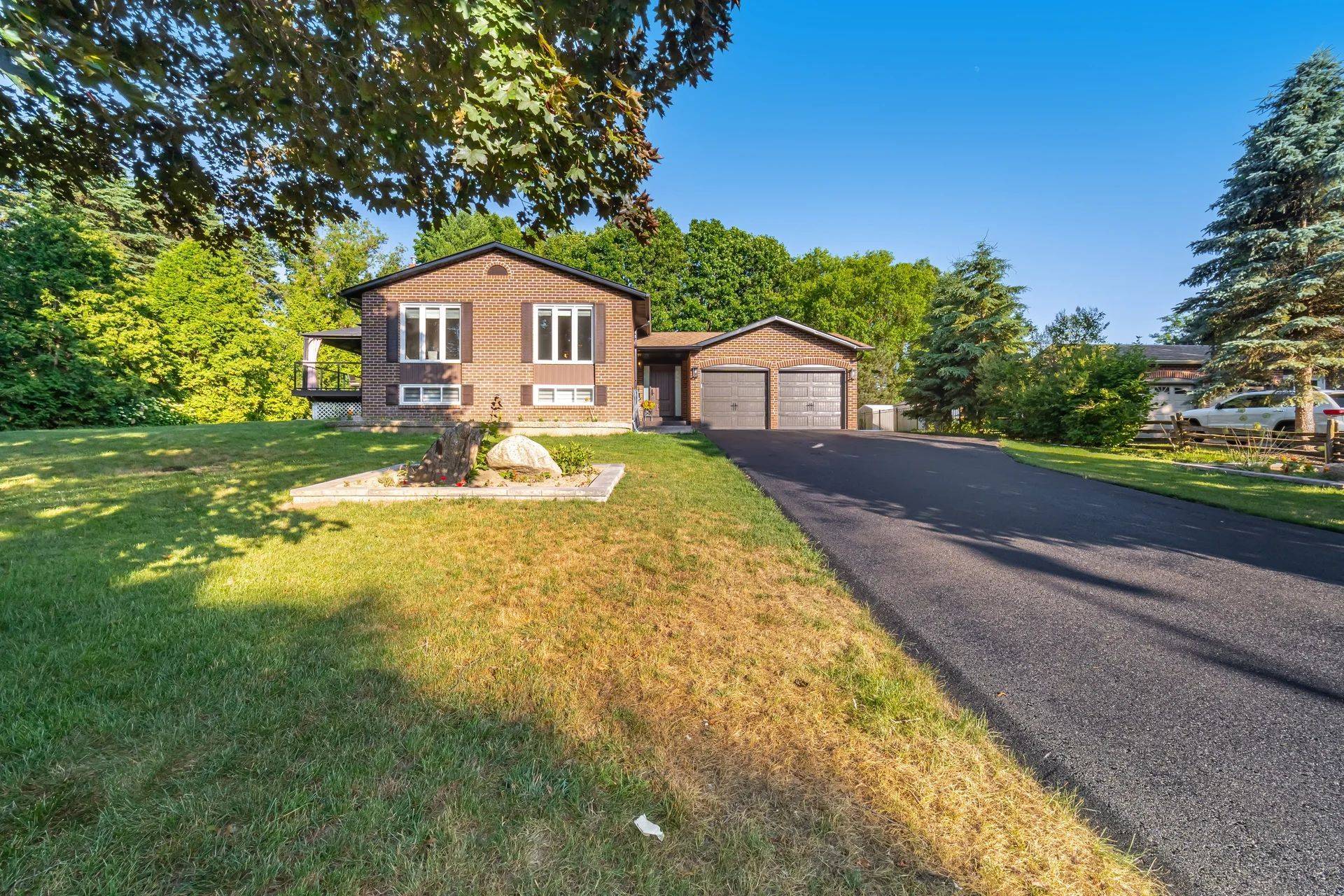 15 Valewood DR, Caledon, ON L7C 1J2
