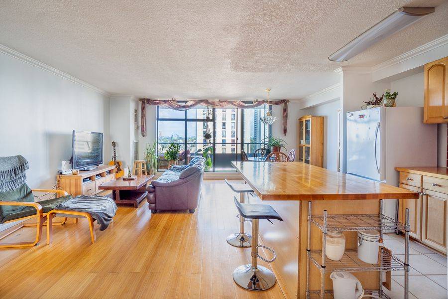 Toronto W04, ON M6B 4C6,135 Marlee AVE #1103