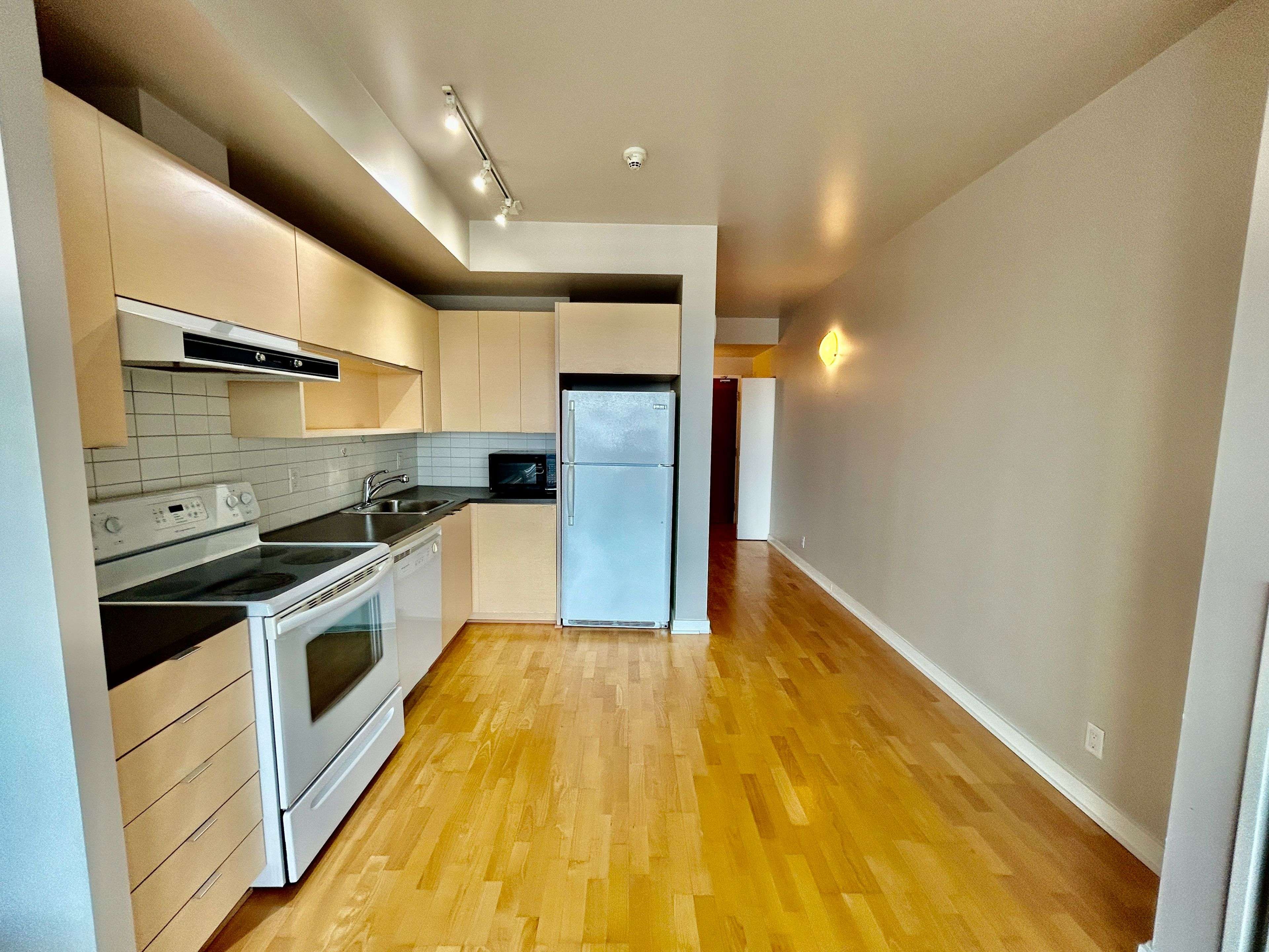 Ottawa Centre, ON K1N 6P6,324 Laurier AVE W #1712
