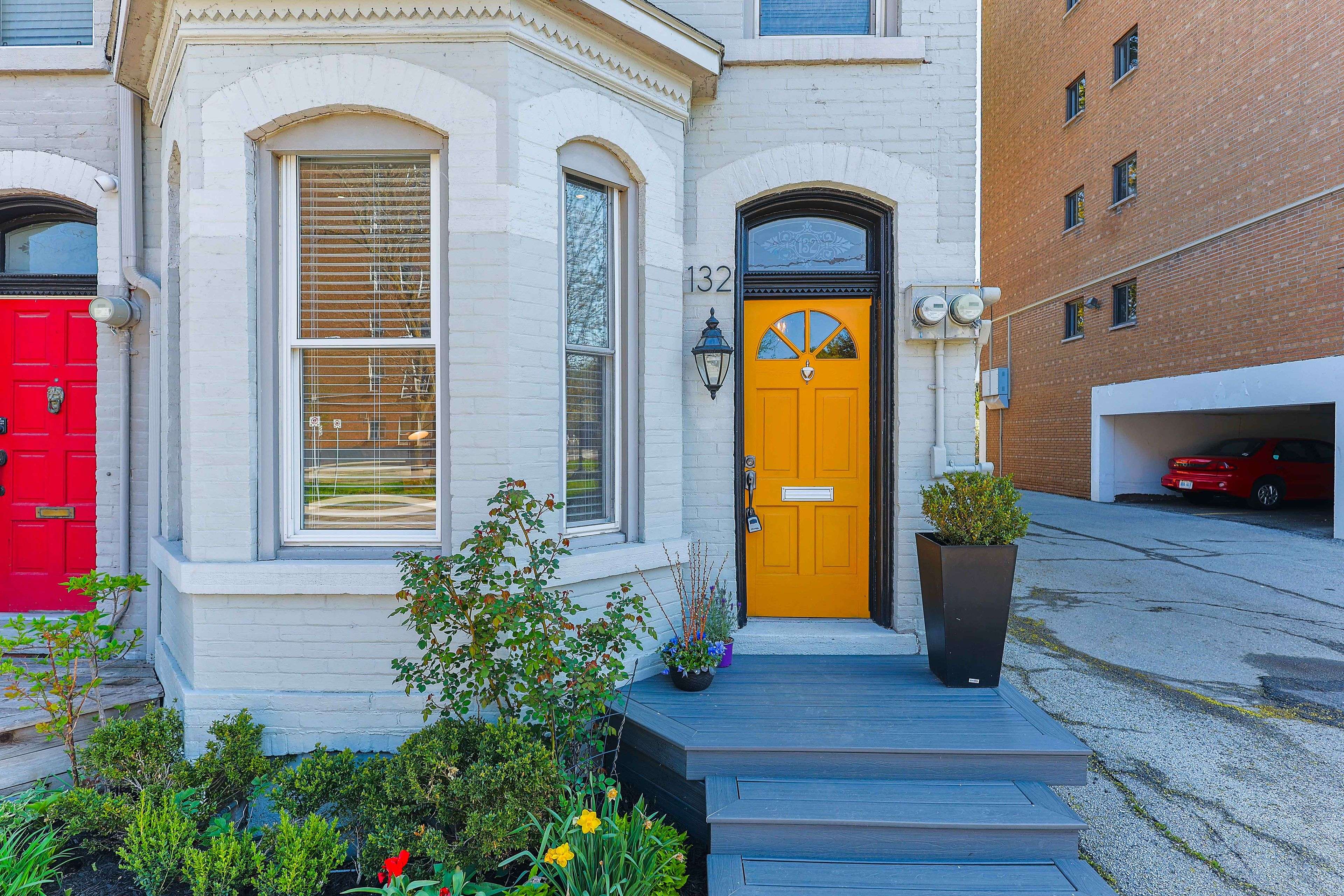Hamilton, ON L8P 2C6,132 Charlton AVE W