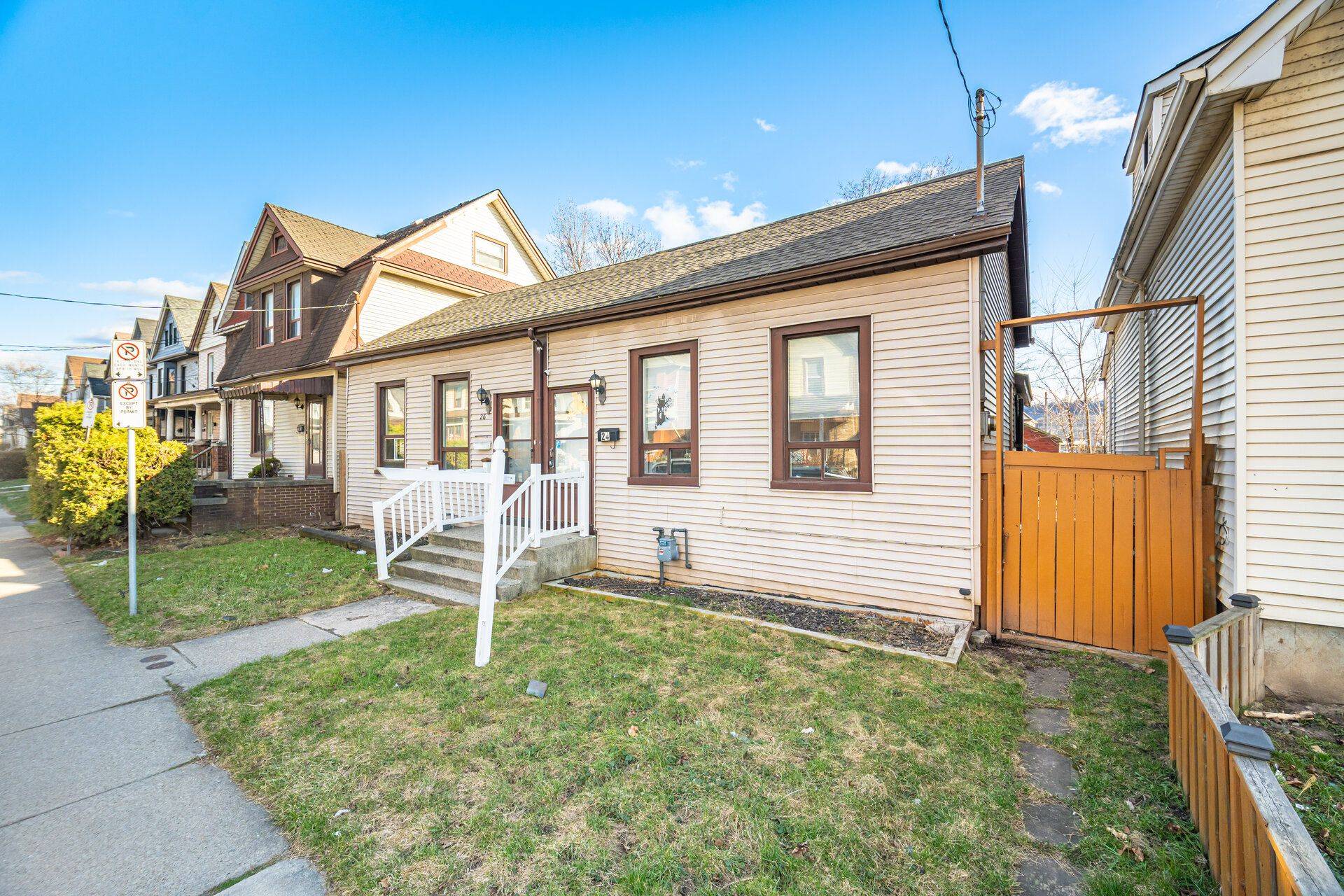 Hamilton, ON L8L 2L8,24 Harvey ST