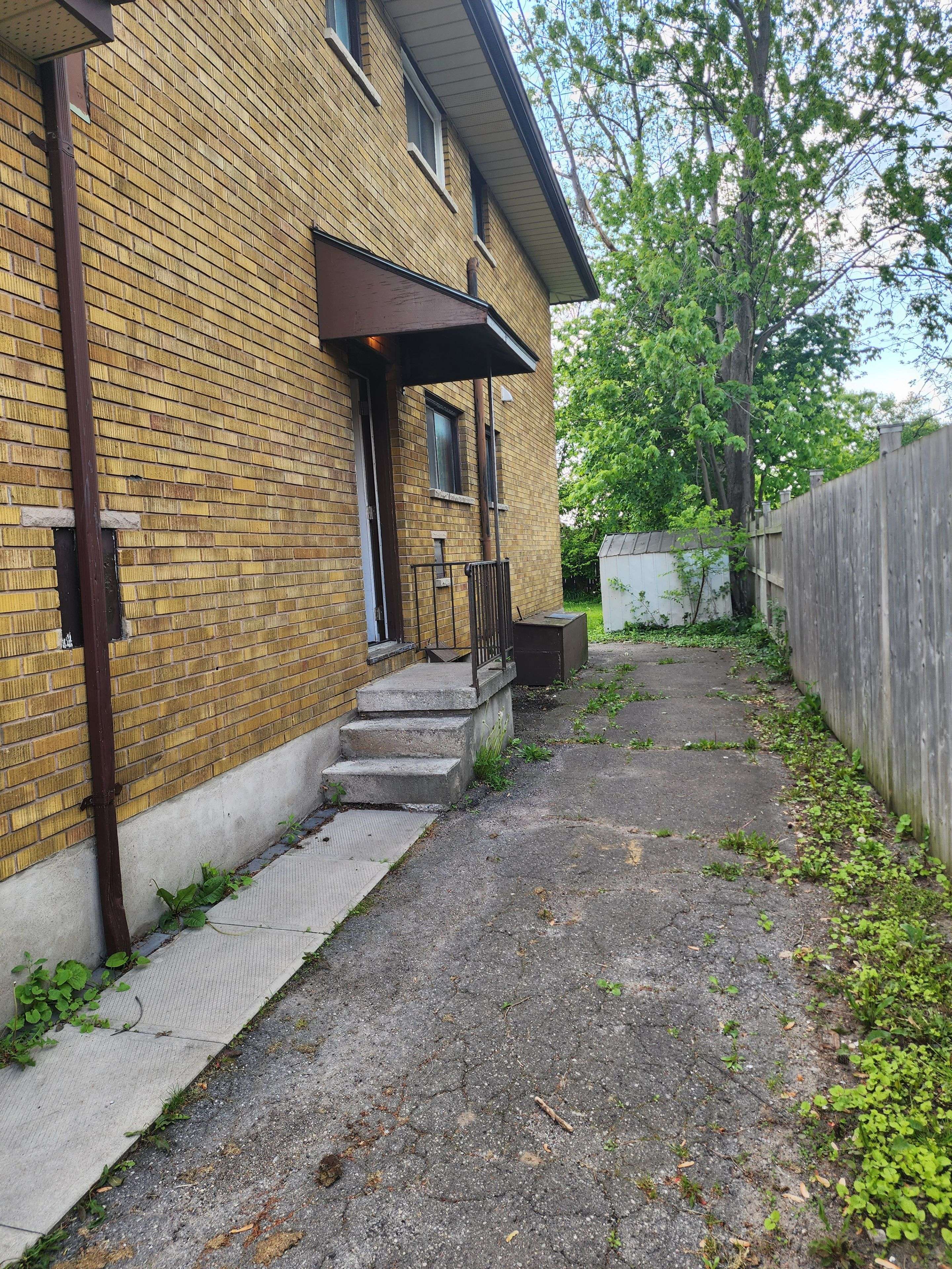 London East, ON N5W 4T2,433 Second ST