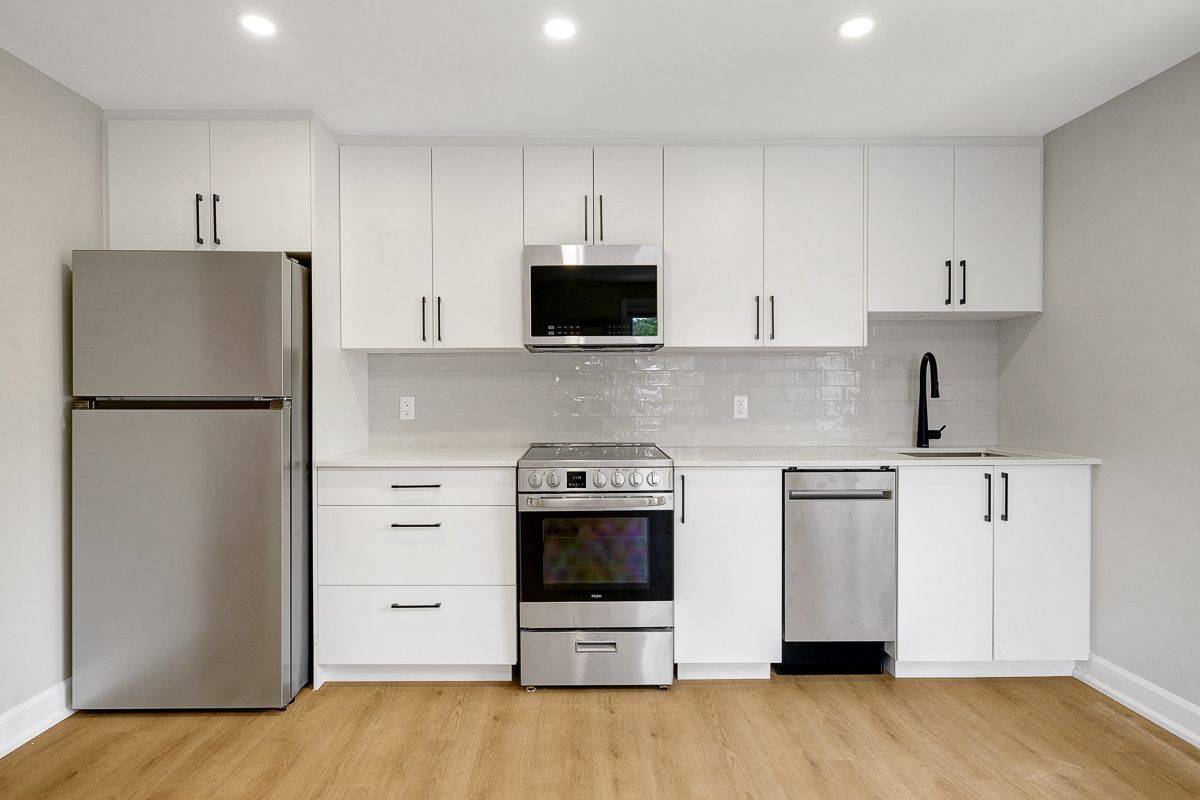 Elmvale Acres And Area, ON K1G 2A4,1952 Othello AVE #3