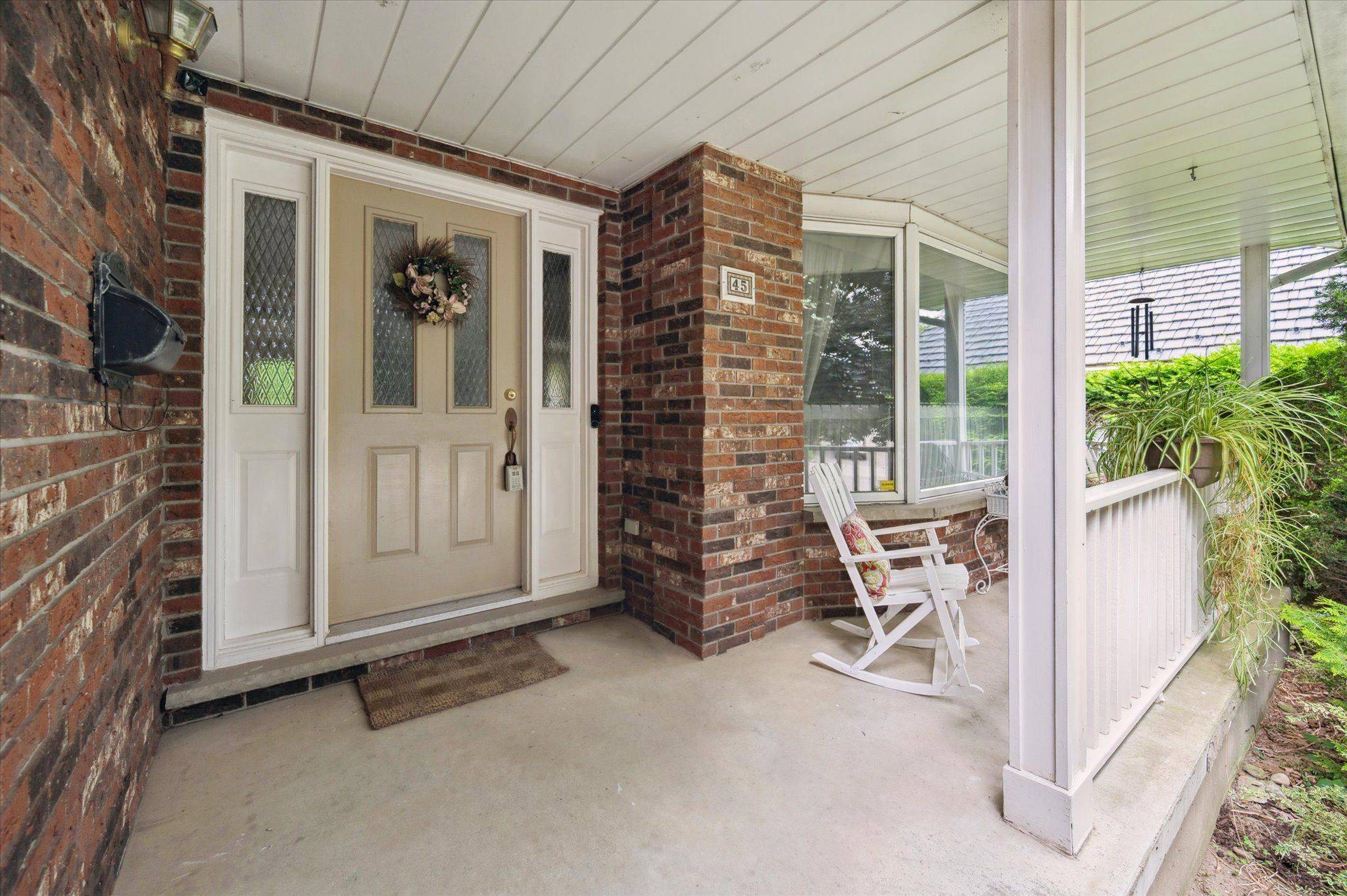 Cambridge, ON N1S 4K1,45 Applewood CRES
