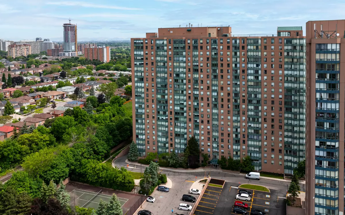 Mississauga, ON L5B 4B1,135 Hillcrest AVE #2211