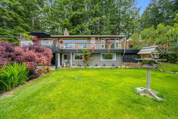 7692 Tozer Rd, Fanny Bay, BC V0R 1W0