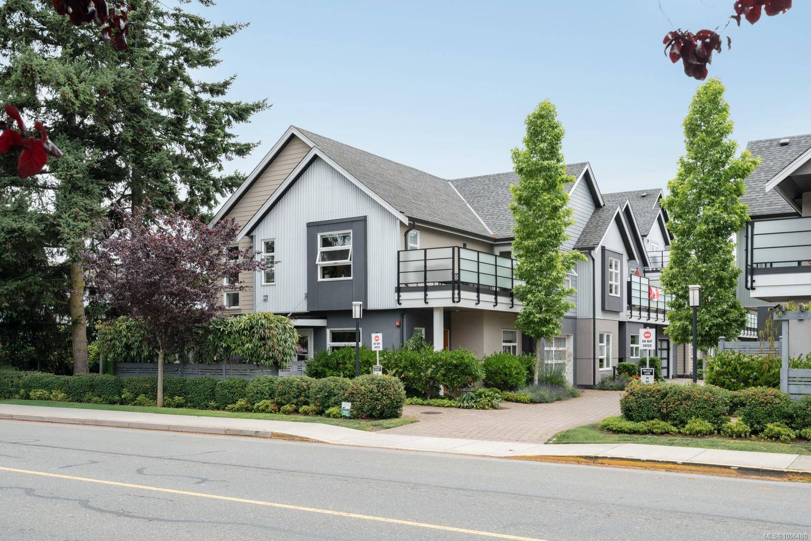 Sidney, BC V8L 2V8,9889 Seventh St #7
