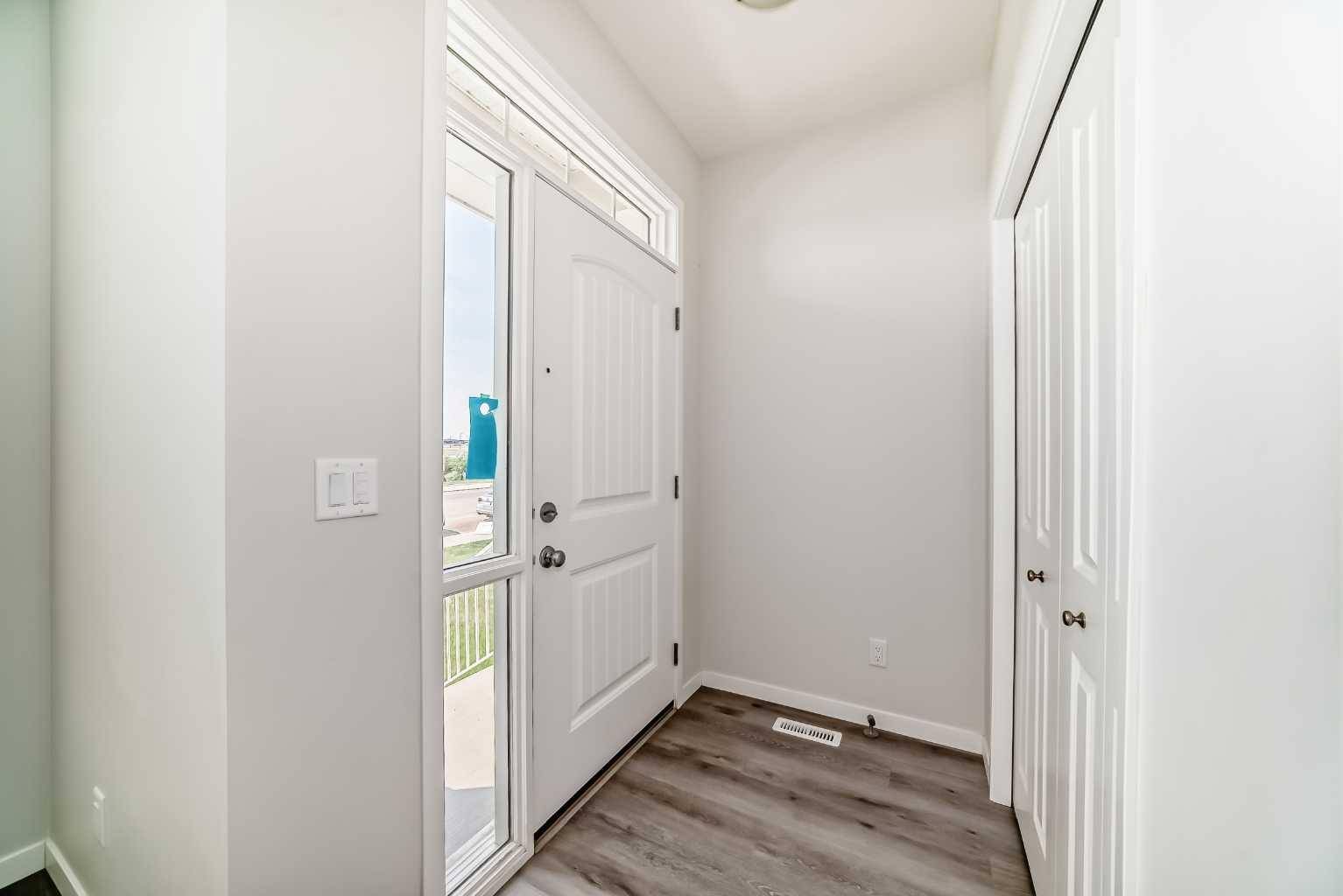 Chestermere, AB T1X 2A2,324 Dawson DR Southeast