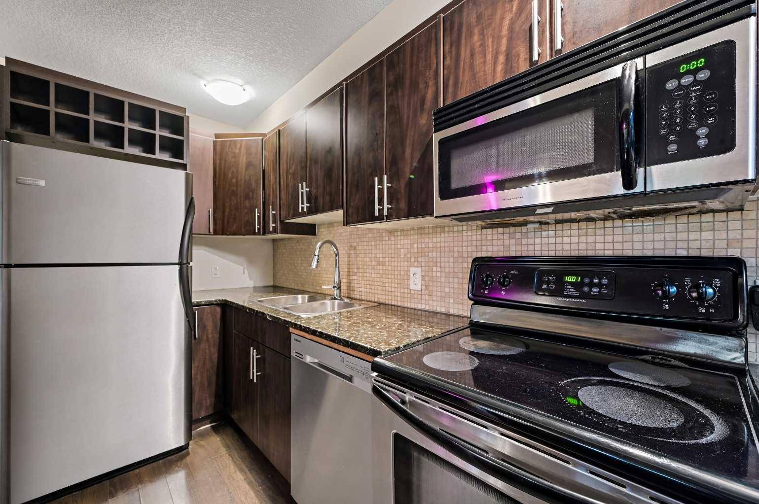 Calgary, AB T2T 1J4,1622 28 AVE SW #6