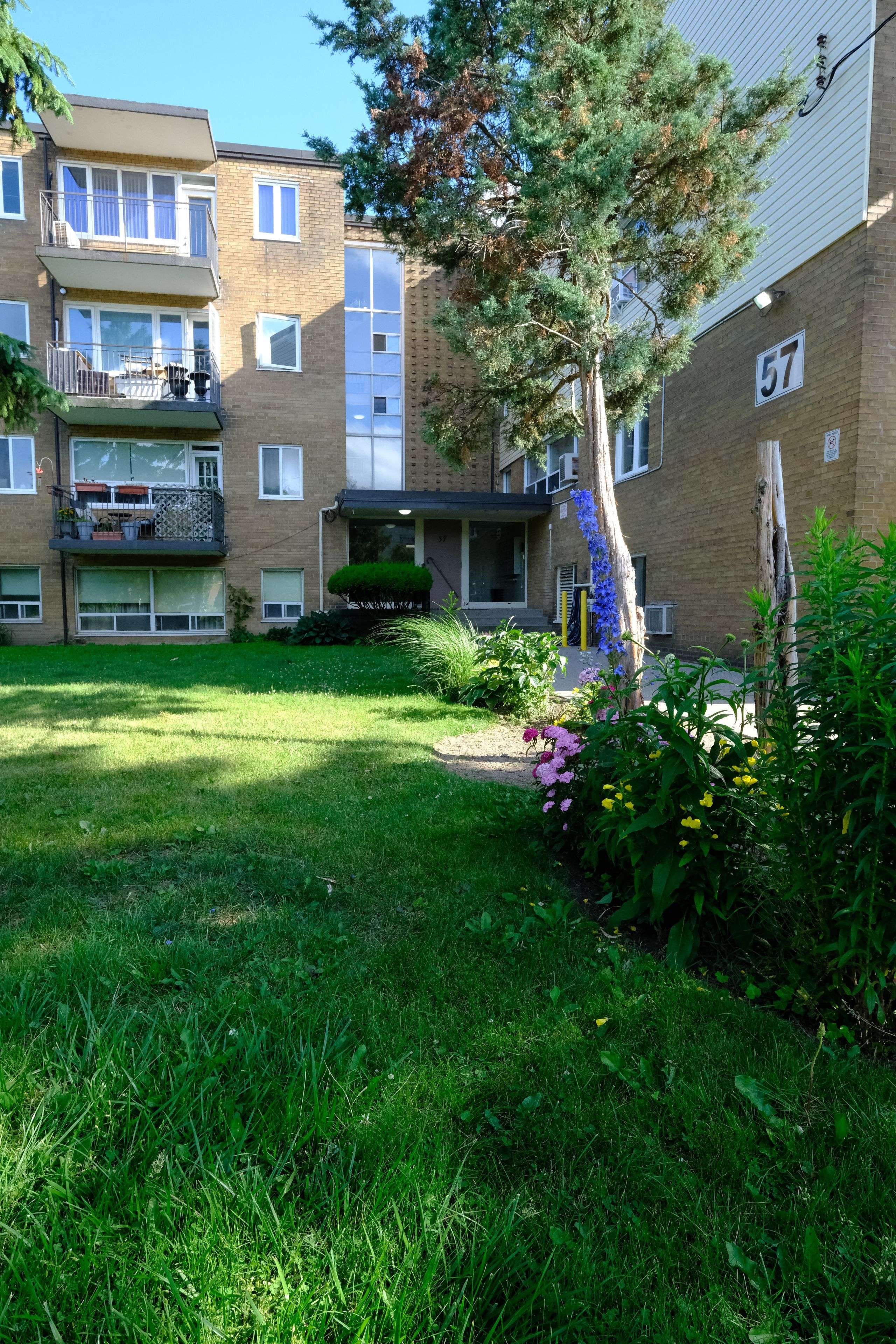 Toronto C04, ON M6A 1X2,57 Neptune DR #302