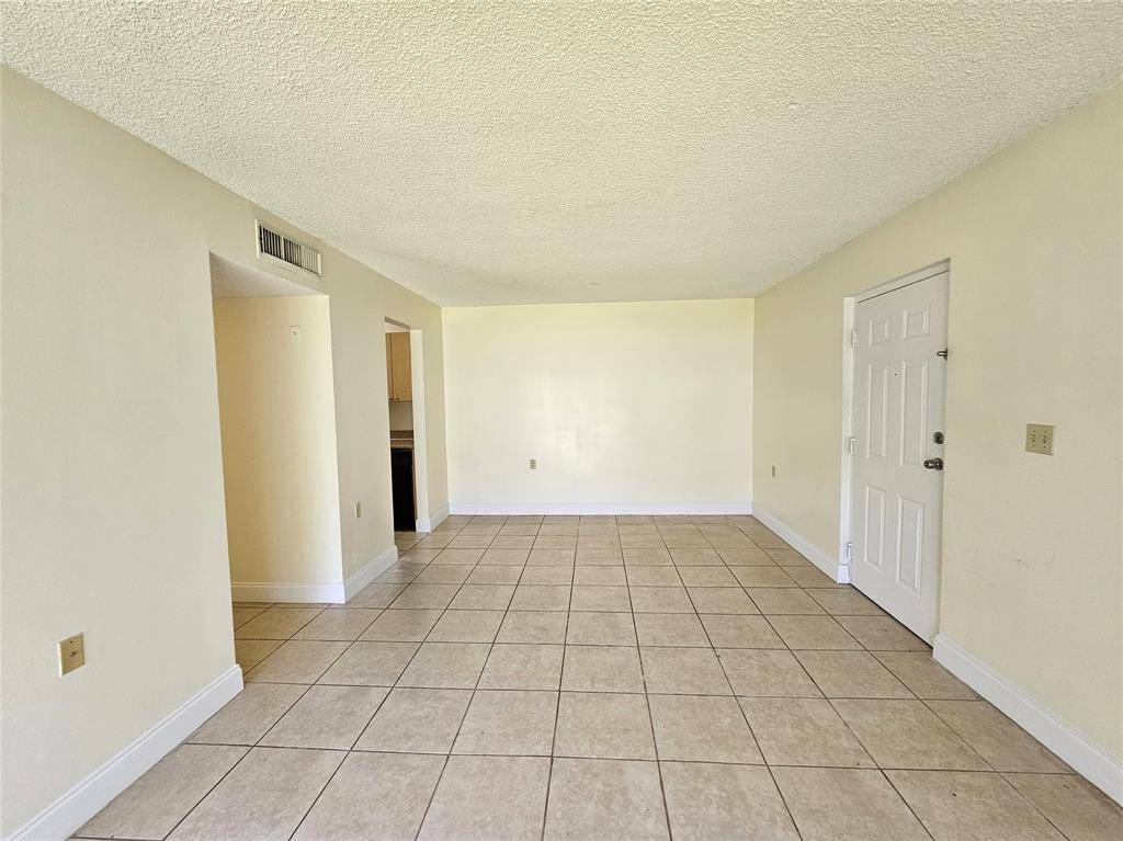 West Palm Beach, FL 33411,1215 N Benoist Farms Rd #103