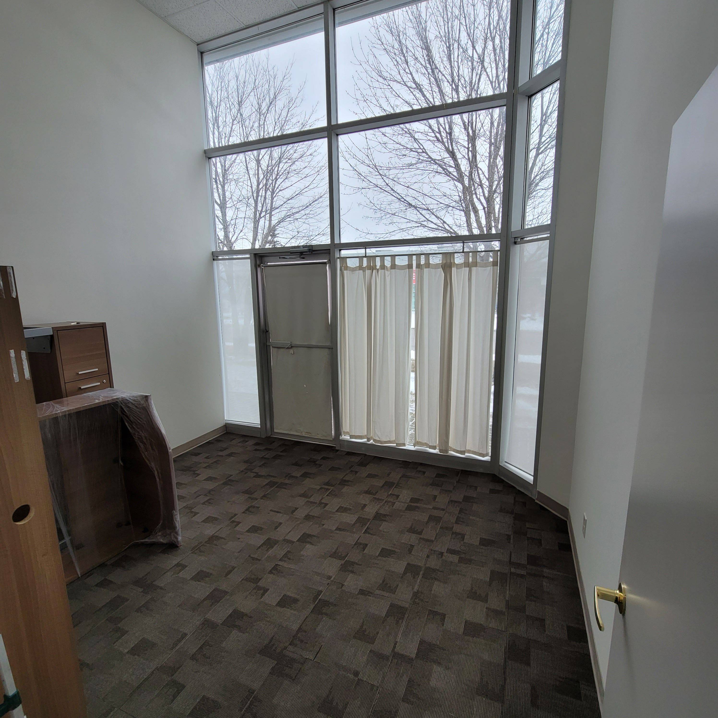 Barrie, ON L4N 9P6,560 BRYNE DR #1A