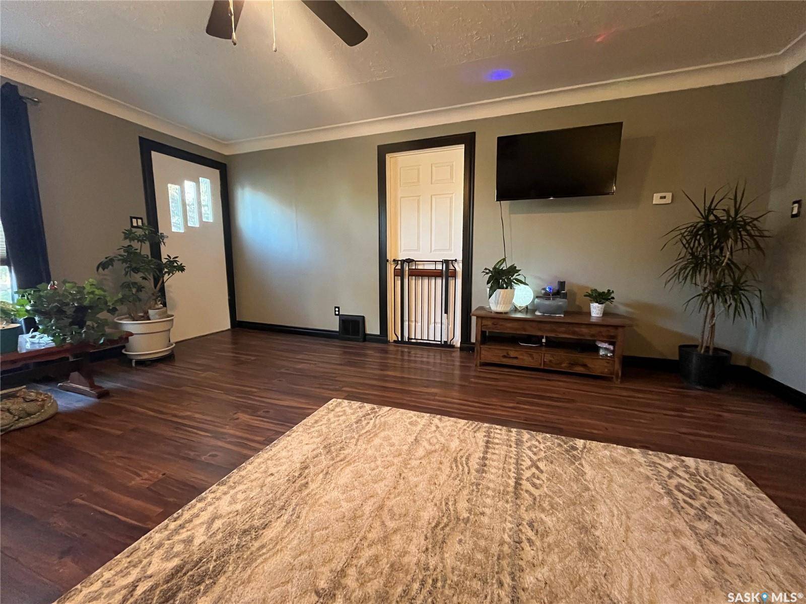 Kindersley, SK S0L 1S0,212 6th AVENUE W