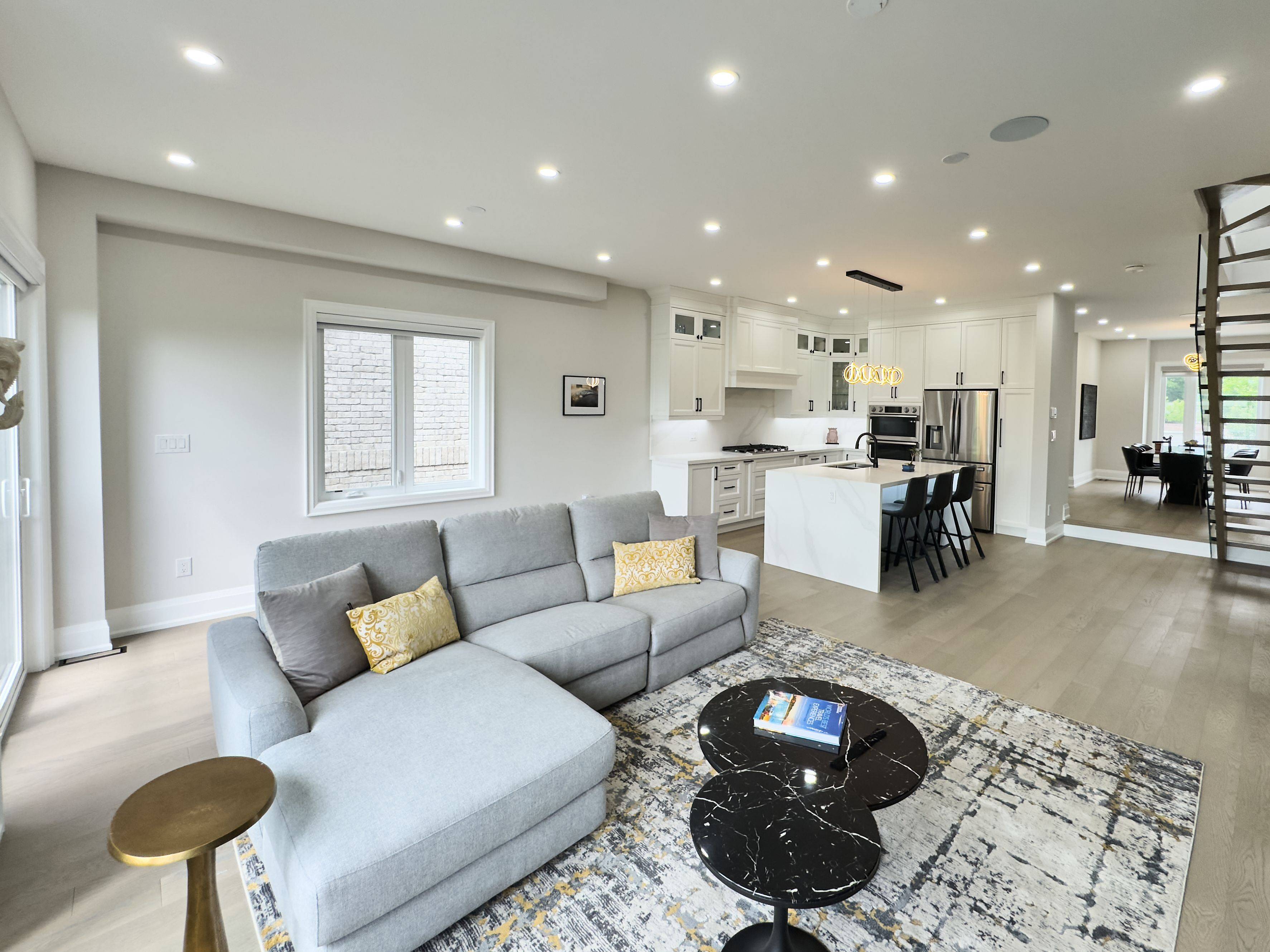 Mississauga, ON L5E 1J6,920 Fourth ST