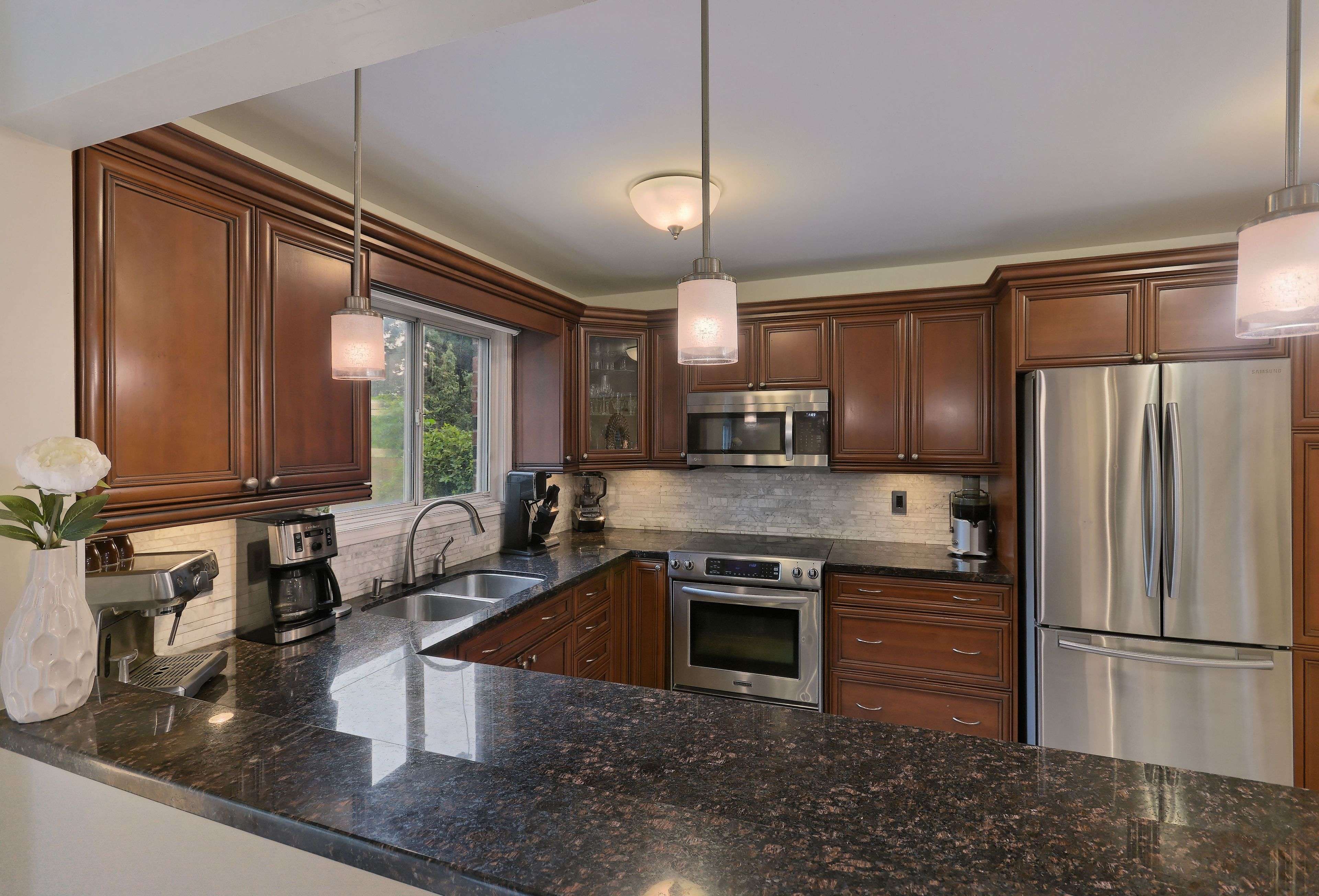 Mississauga, ON L4W 3T3,4320 Shelby CRES