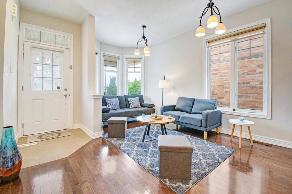 Brampton, ON L6Y 5X9,151 Allegro DR