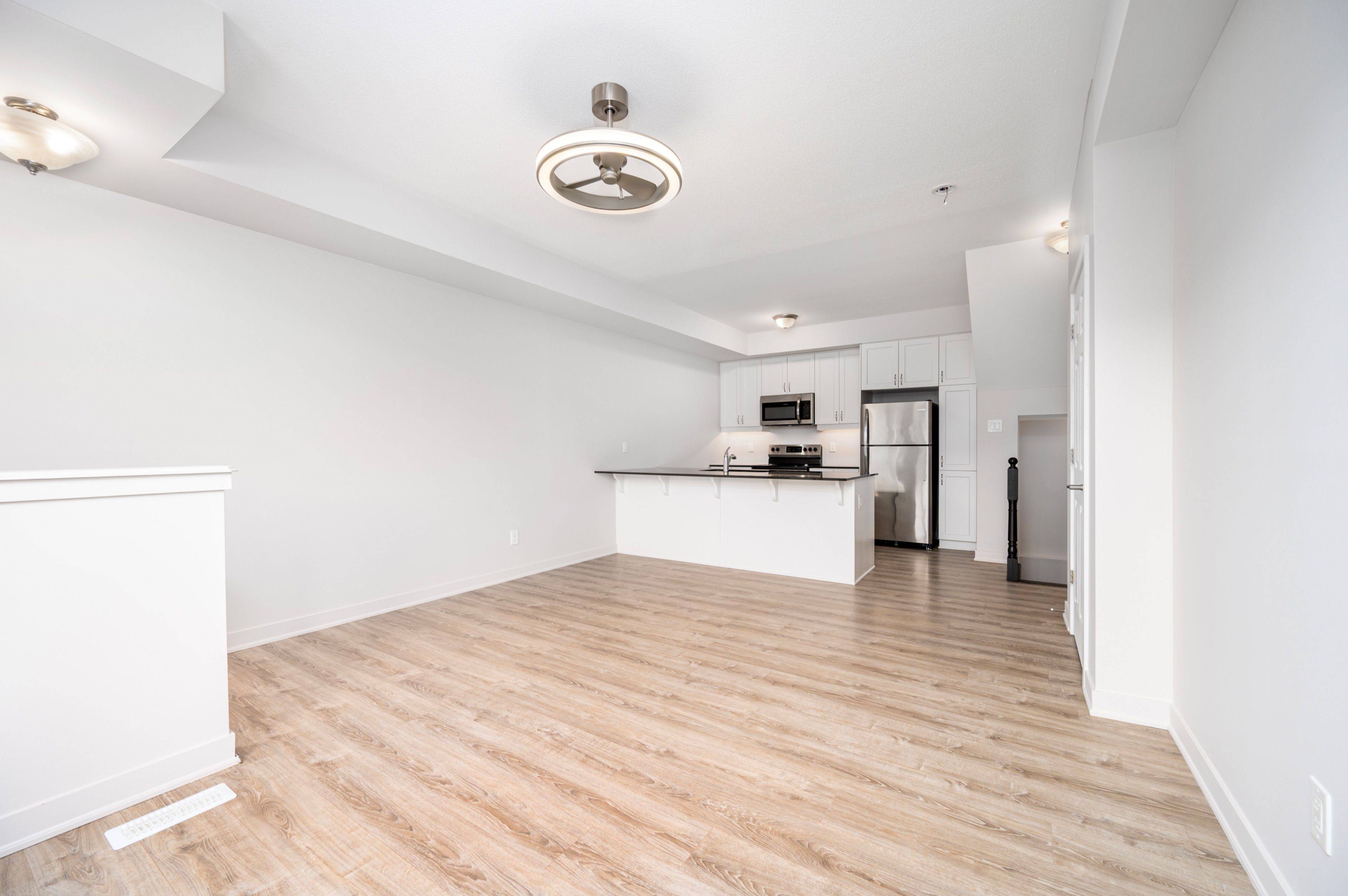 Manor Park - Cardinal Glen And Area, ON K1K 4Z8,545 OZAWA Private