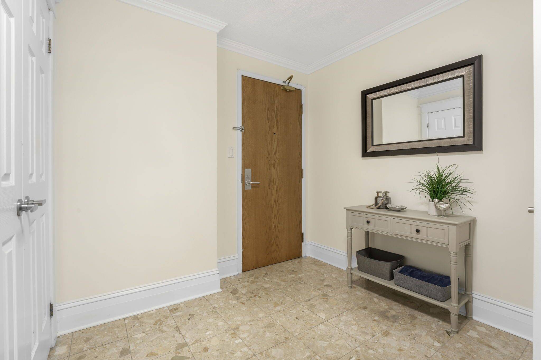 Hamilton, ON L8P 3K6,67 Caroline ST S #102