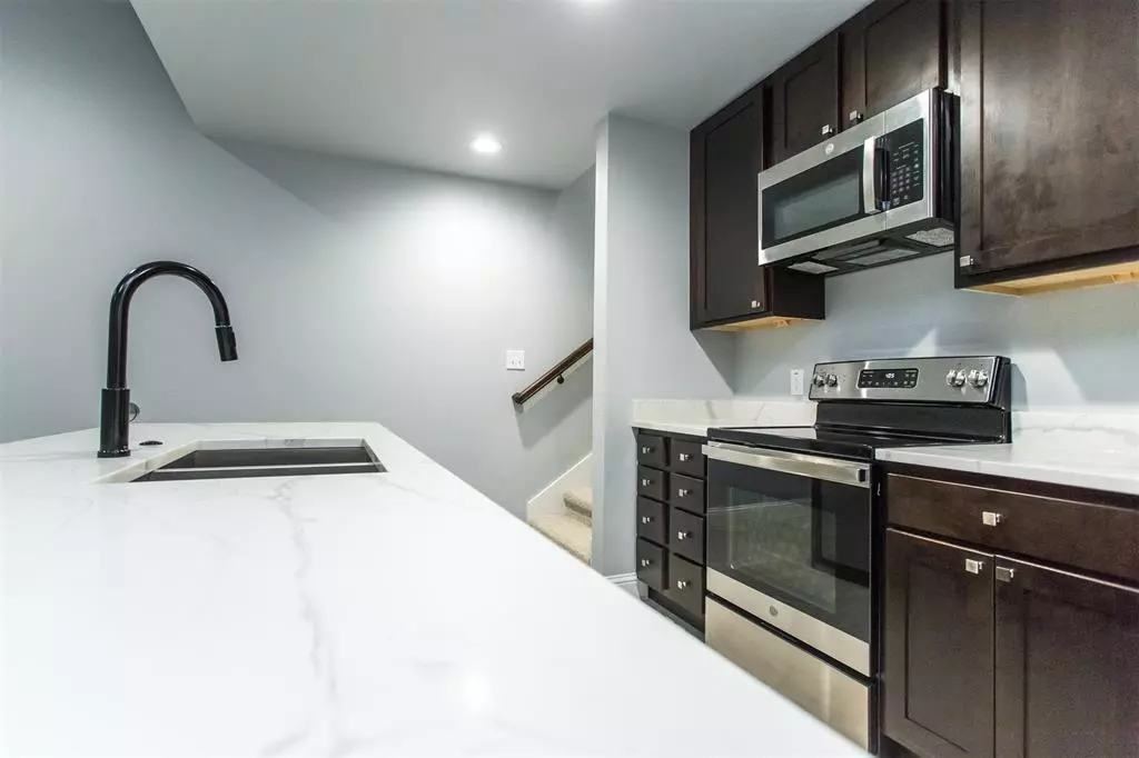 Denison, TX 75020,415 W Elm Street #415