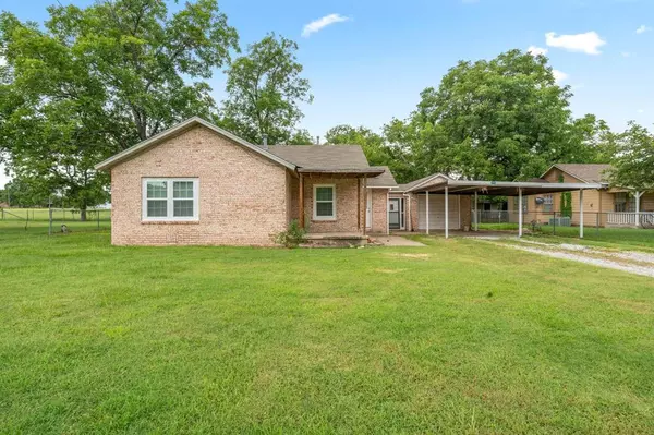 De Leon, TX 76444,1116 S Texas Street