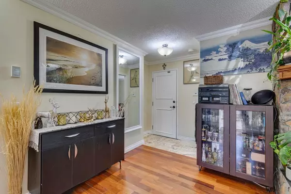 Calgary, AB T2N 3T4,3422 Parkdale BLVD NW #14