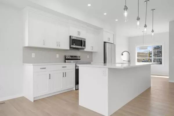 30 Cranbrook GDNS SE, Calgary, AB T3M 3N9