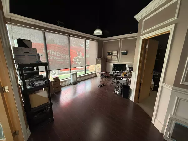 Vaughan, ON L4L 5Y2,190 Marycroft AVE #6