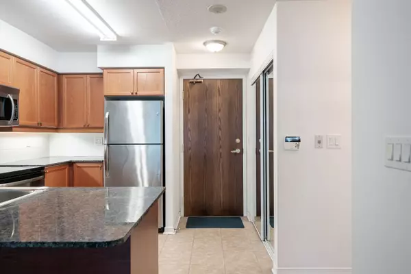 Richmond Hill, ON L4B 0B1,185 Oneida CRES #910