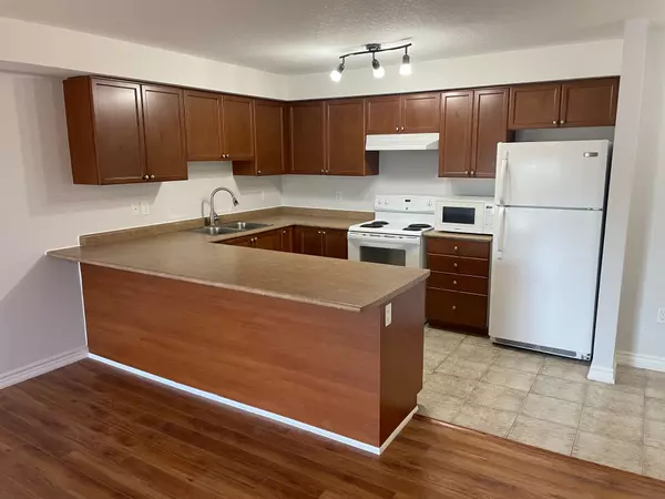 Barrie, ON L4N 6L9,41 Coulter ST #15