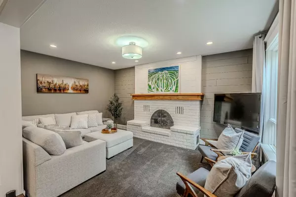 Springwater, ON L9X 0N4,26 Lilac LN
