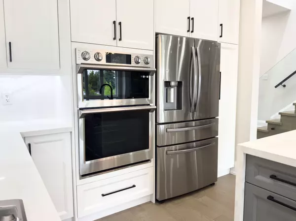 Mississauga, ON L5E 1J6,920 Fourth ST