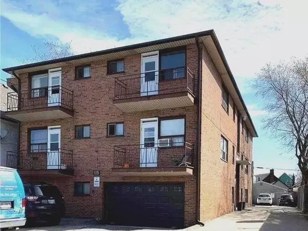 115 Eighth ST #6, Toronto W06, ON M8V 3C5