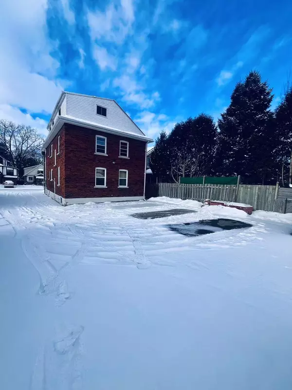 Niagara Falls, ON L2G 4H1,6296 Orchard AVE